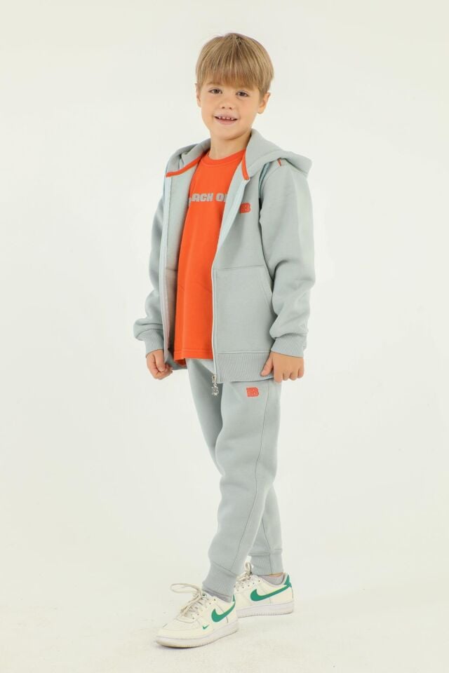 Kapüşonlu 3 Parçadan oluşan Erkek Çocuk Eşofman Takımı