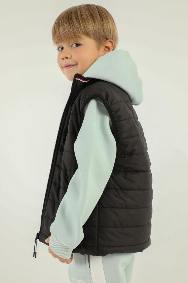 Dik Yaka Fermuar Detaylı Erkek Çocuk Yelek