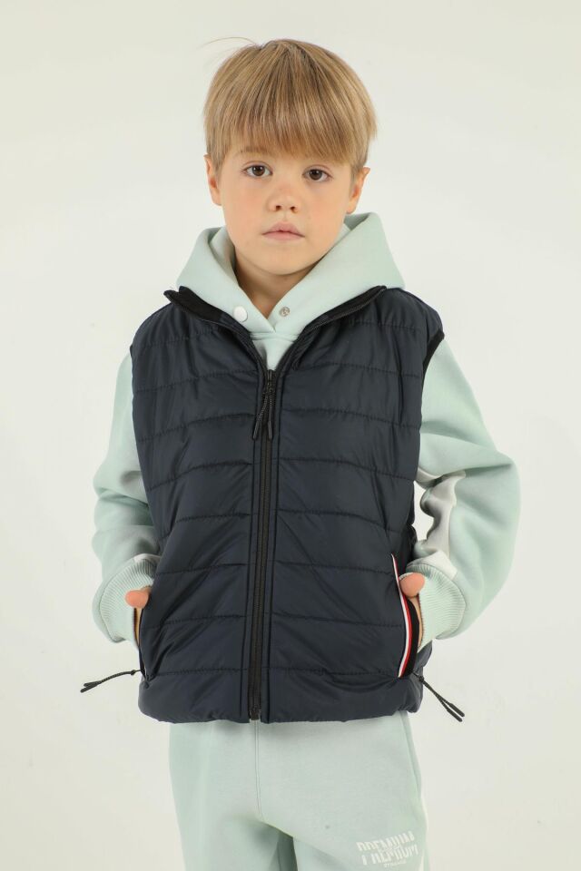 Dik Yaka Fermuar Detaylı Erkek Çocuk Yelek