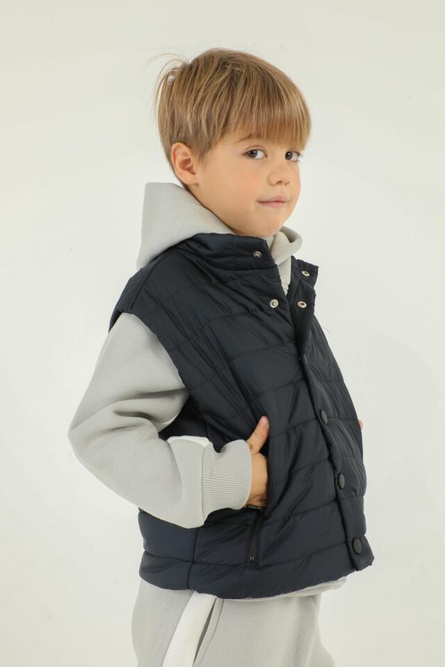 Dik Yaka Düğme Detaylı Çift Cepli Erkek Çocuk Şişme Yelek