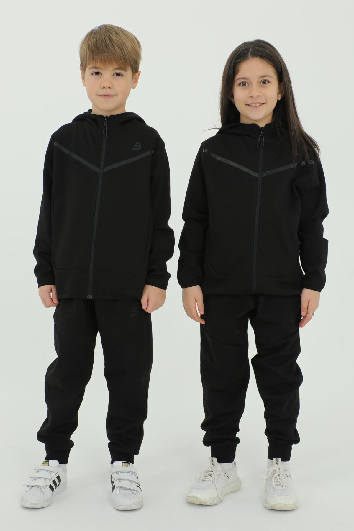 Kapüşonlu Şerit Baskı Detaylı Erkek Çocuk Eşofman Takımı