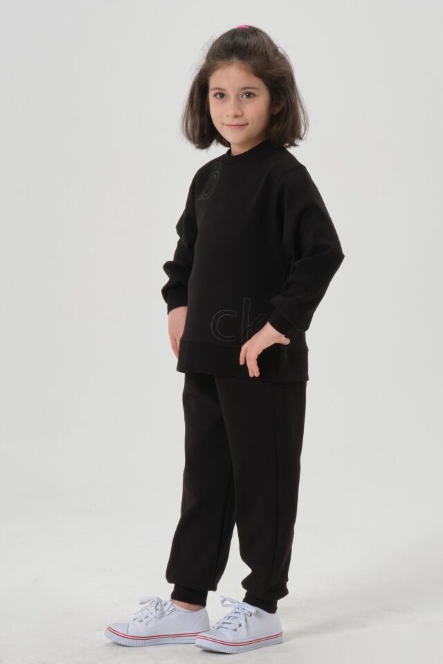 KIZ ÇOCUK BİSİKLET YAKA ÇELİKLİ İNTERLOK KUAMŞTAN BASKI DETAYLI EŞOFMAN ALT ÜST TAKIMI