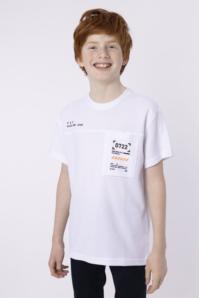 %100 PAMUKLU PETEK KUMAŞTAN TERLETMEYEN BASKILI CEP DETAYLI ERKEK ÇOCUK YAZLIK BİSİKLET YAKA T-SHIRT