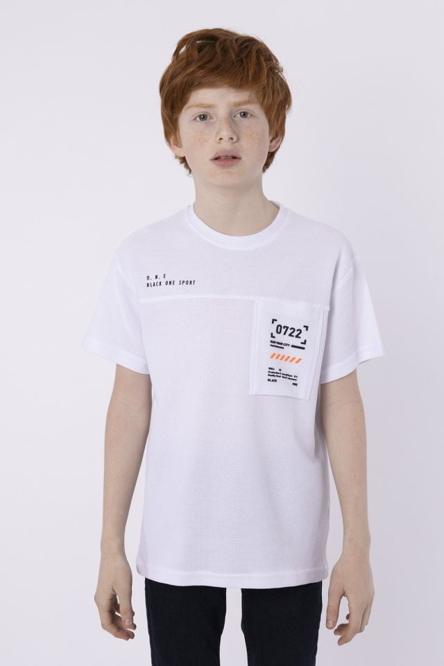 %100 PAMUKLU PETEK KUMAŞTAN TERLETMEYEN BASKILI CEP DETAYLI ERKEK ÇOCUK YAZLIK BİSİKLET YAKA T-SHIRT