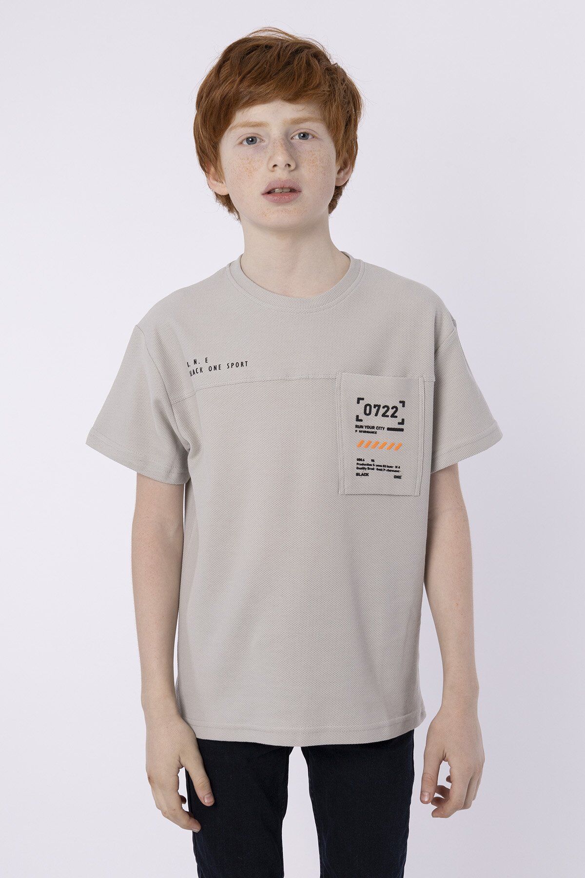 %100 PAMUKLU PETEK KUMAŞTAN TERLETMEYEN BASKILI CEP DETAYLI ERKEK ÇOCUK YAZLIK BİSİKLET YAKA T-SHIRT 8-9 Yaş - BOYAMA GRİ