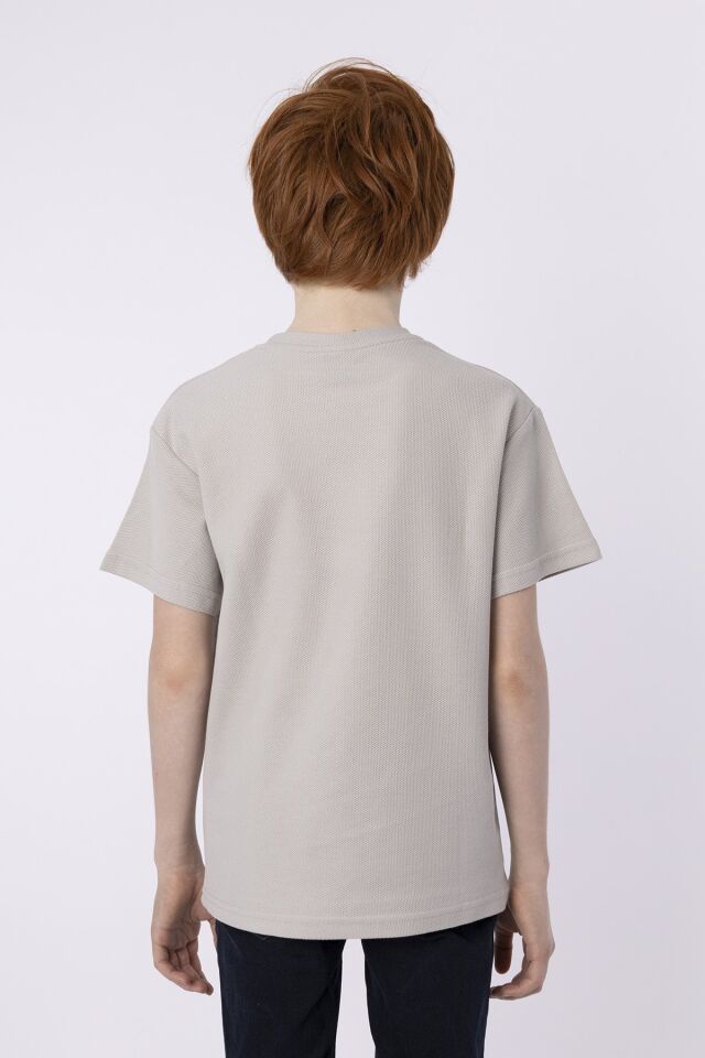 %100 PAMUKLU PETEK KUMAŞTAN TERLETMEYEN BASKILI CEP DETAYLI ERKEK ÇOCUK YAZLIK BİSİKLET YAKA T-SHIRT 8-9 Yaş - BOYAMA GRİ