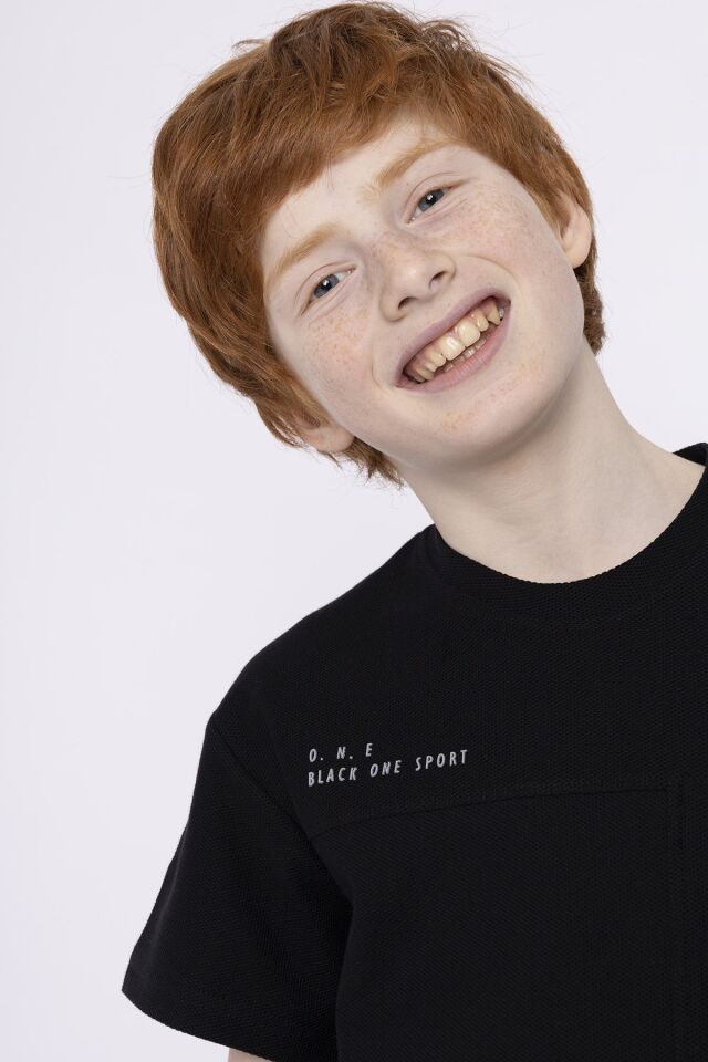 %100 PAMUKLU PETEK KUMAŞTAN TERLETMEYEN BASKILI CEP DETAYLI ERKEK ÇOCUK YAZLIK BİSİKLET YAKA T-SHIRT 8-9 Yaş - SİYAH