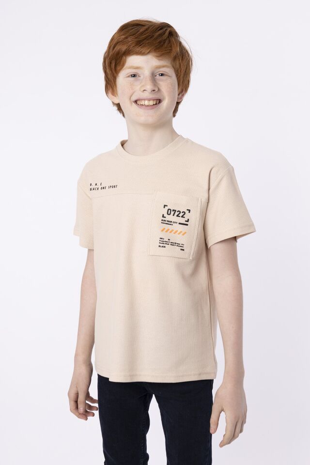 %100 PAMUKLU PETEK KUMAŞTAN TERLETMEYEN BASKILI CEP DETAYLI ERKEK ÇOCUK YAZLIK BİSİKLET YAKA T-SHIRT 9-10 Yaş - BEJ