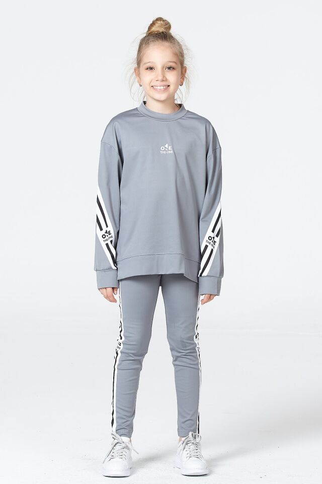 Kız Çocuk Baskı Detaylı Salaş Yırtmaçlı Şerit Detaylı Dalgıç Kumaştan Spor Tayt Sweat Takımı