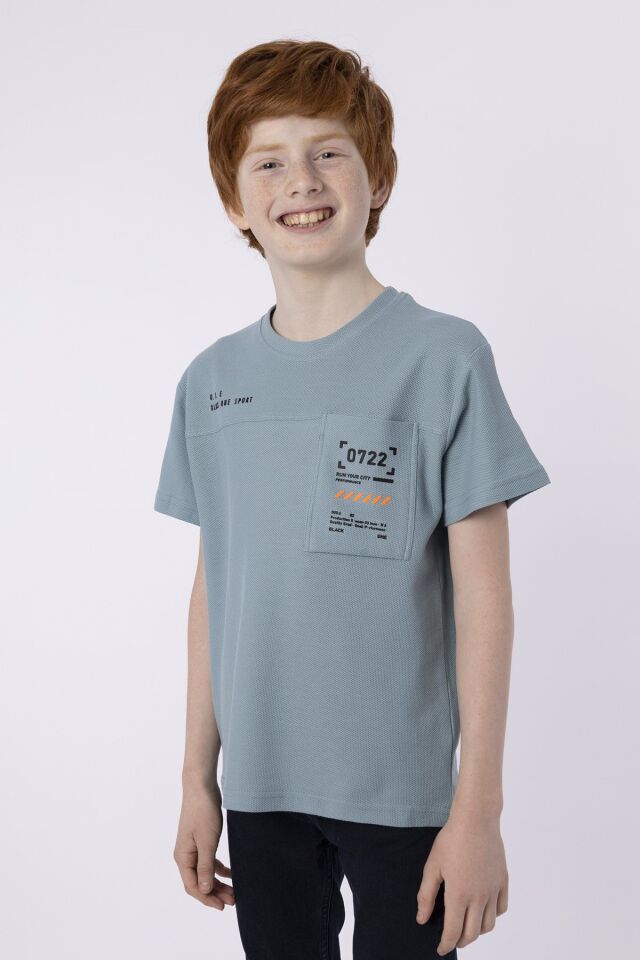 %100 PAMUKLU PETEK KUMAŞTAN TERLETMEYEN BASKILI CEP DETAYLI ERKEK ÇOCUK YAZLIK BİSİKLET YAKA T-SHIRT 10-11 Yaş - COMEO BLUE