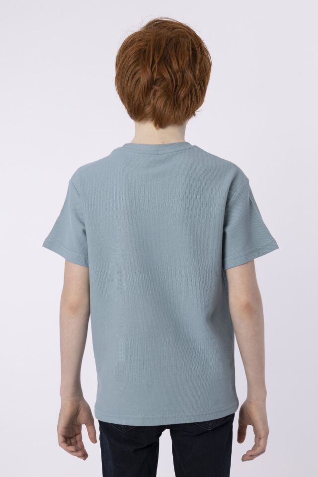 %100 PAMUKLU PETEK KUMAŞTAN TERLETMEYEN BASKILI CEP DETAYLI ERKEK ÇOCUK YAZLIK BİSİKLET YAKA T-SHIRT 9-10 Yaş - COMEO BLUE