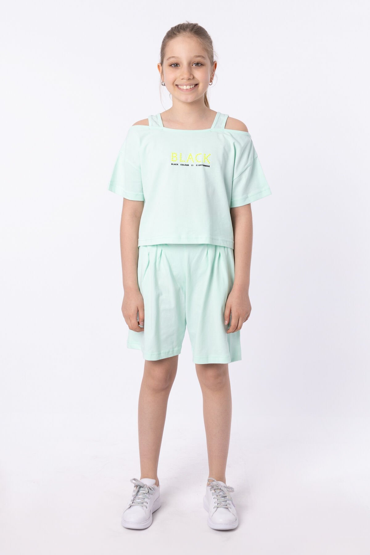 ORGANİK PAMUKLU BASKILI YÜKSEK BEL BOKSÖR KEMERLİ AÇIK OMUZLU CROP KESİM T-SHIRT SHORT TAKIMI