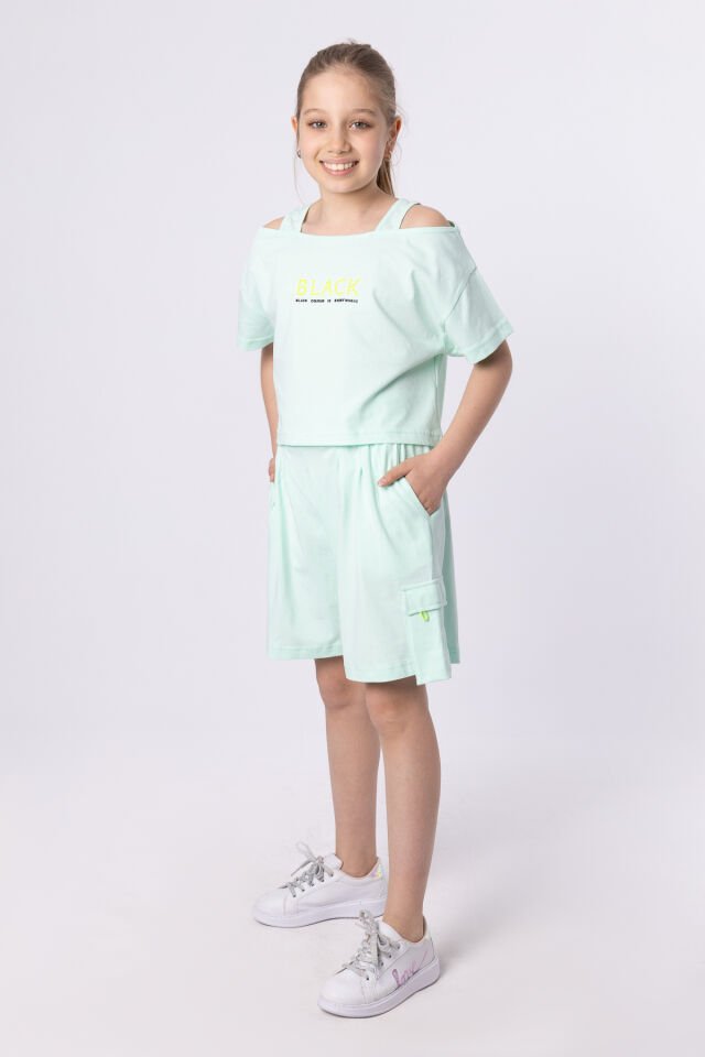 ORGANİK PAMUKLU BASKILI YÜKSEK BEL BOKSÖR KEMERLİ AÇIK OMUZLU CROP KESİM T-SHIRT SHORT TAKIMI