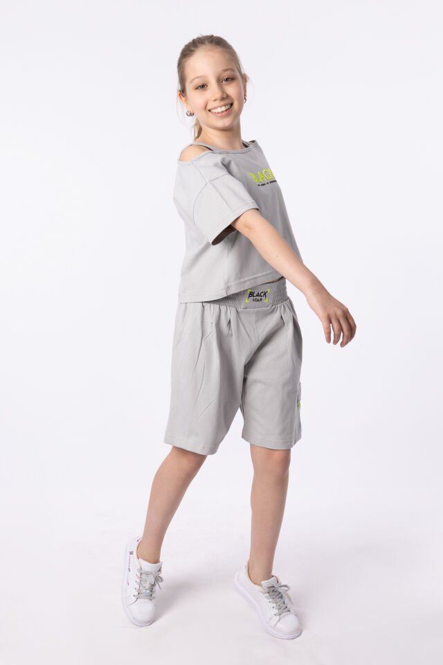 ORGANİK PAMUKLU BASKILI YÜKSEK BEL BOKSÖR KEMERLİ AÇIK OMUZLU CROP KESİM T-SHIRT SHORT TAKIMI 12-13 Yaş - GRİ