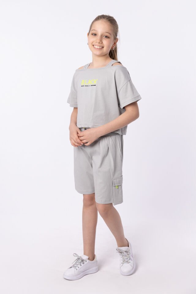 ORGANİK PAMUKLU BASKILI YÜKSEK BEL BOKSÖR KEMERLİ AÇIK OMUZLU CROP KESİM T-SHIRT SHORT TAKIMI 8-9 Yaş - GRİ