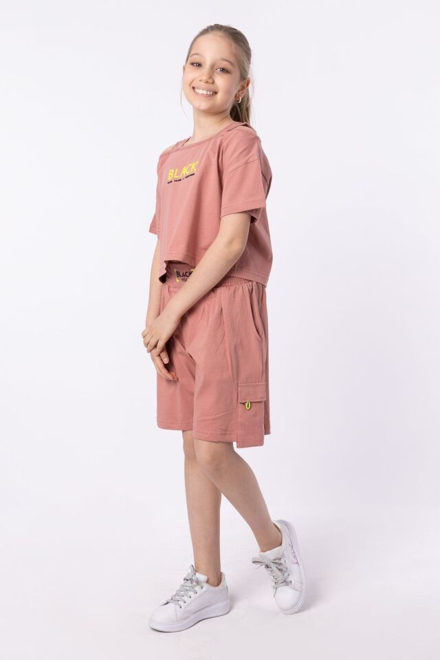 ORGANİK PAMUKLU BASKILI YÜKSEK BEL BOKSÖR KEMERLİ AÇIK OMUZLU CROP KESİM T-SHIRT SHORT TAKIMI 8-9 Yaş - MERCAN