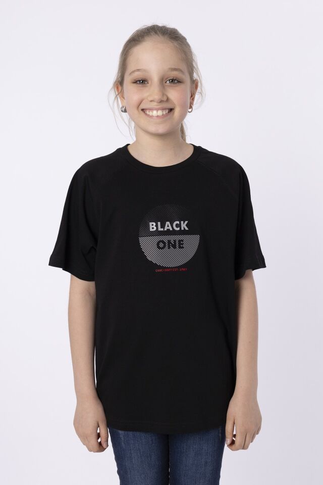 %100 PAMUK SÜPREM KUMAŞTAN ENJEKSİYON BASKILI KIZ ÇOCUK T-SHIRT YAZLIK BİSİKLET YAKA BLACK ONE