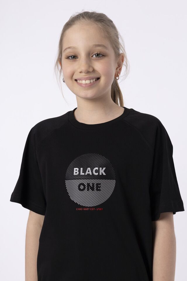 %100 PAMUK SÜPREM KUMAŞTAN ENJEKSİYON BASKILI KIZ ÇOCUK T-SHIRT YAZLIK BİSİKLET YAKA BLACK ONE