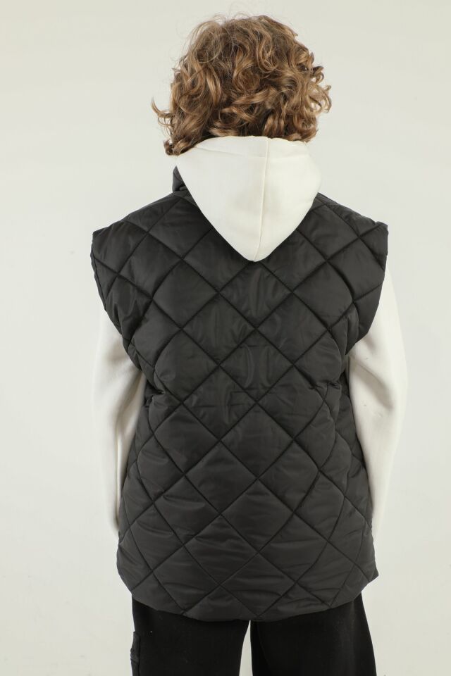 Dik Yaka Düğme Detaylı Erkek Çocuk Yelek