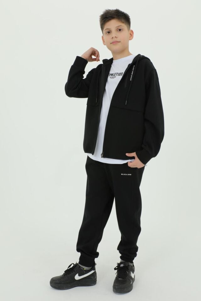 Erkek Çocuk Kapüşonlu Üç Parçadan Oluşan Baskı Detaylı Eşofman Takım