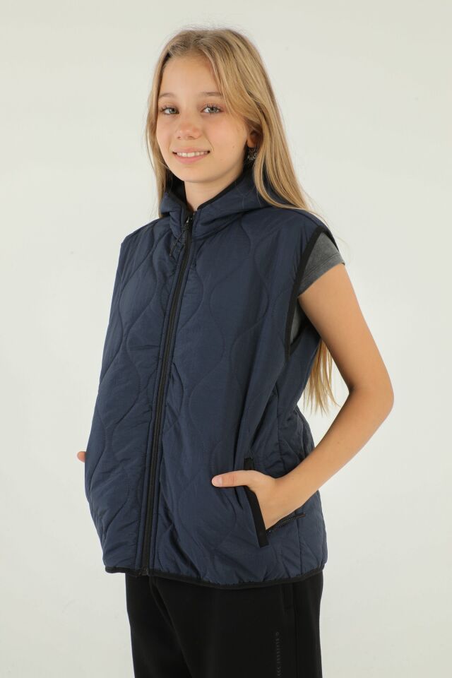 Kapüşonlu Çift Cepli Fermuar Detaylı Yelek