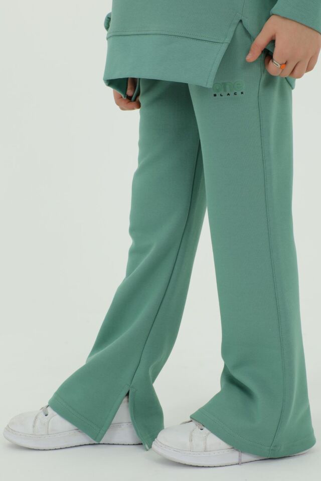 Kız Çocuk Pamuklu Eşofman Takımı – Baskı Detaylı, İspanyol Paça, Bisiklet Yaka