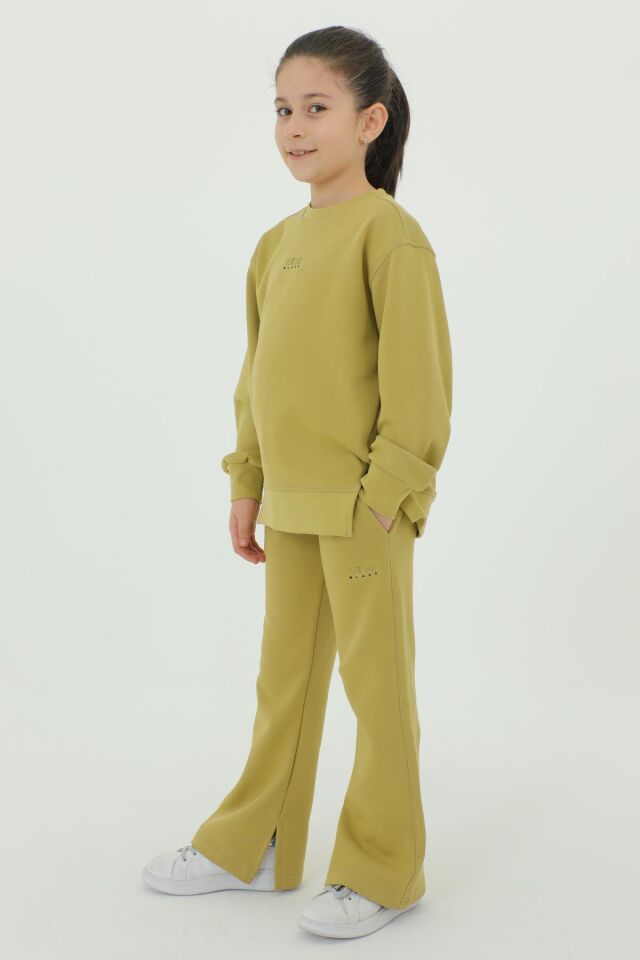 Kız Çocuk Pamuklu Eşofman Takımı – Baskı Detaylı, İspanyol Paça, Bisiklet Yaka ZEYTİN - 9-10 Yaş