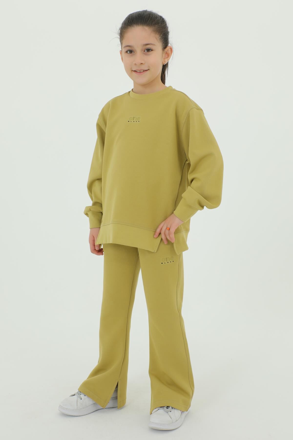 Kız Çocuk Pamuklu Eşofman Takımı – Baskı Detaylı, İspanyol Paça, Bisiklet Yaka ZEYTİN - 10-11 Yaş