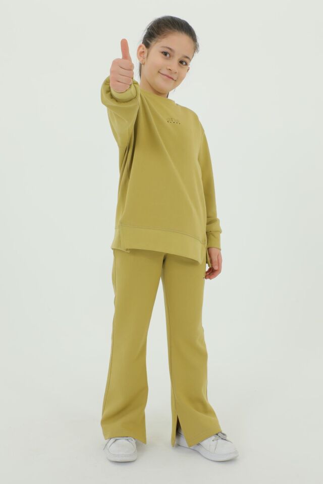 Kız Çocuk Pamuklu Eşofman Takımı – Baskı Detaylı, İspanyol Paça, Bisiklet Yaka ZEYTİN - 11-12 Yaş