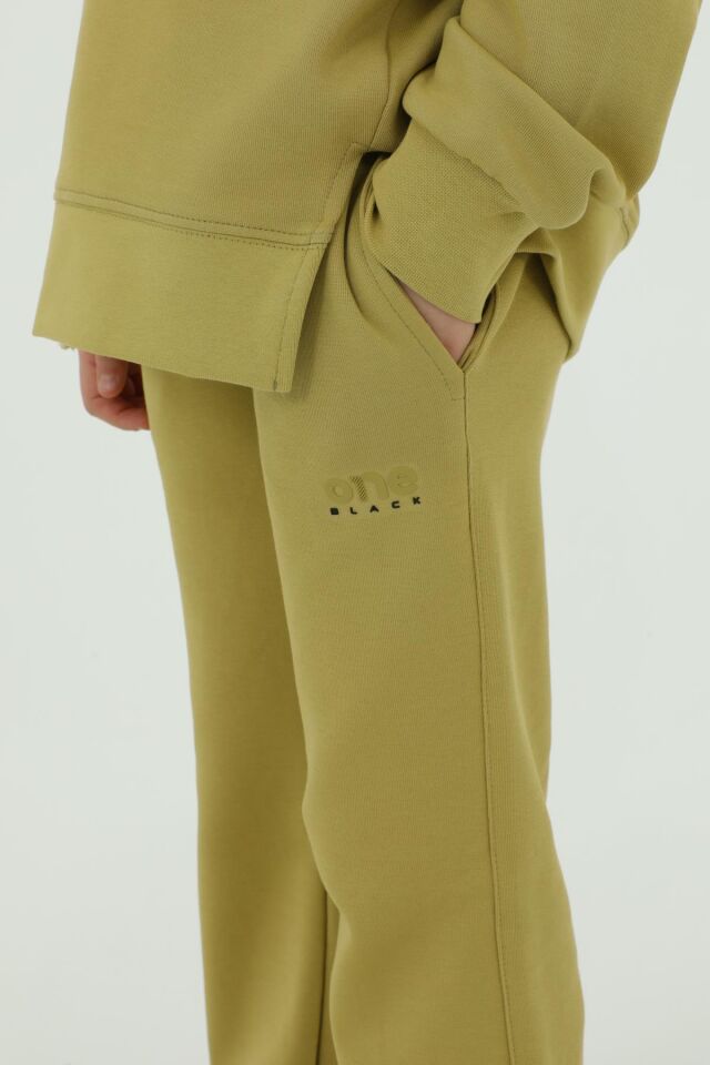 Kız Çocuk Pamuklu Eşofman Takımı – Baskı Detaylı, İspanyol Paça, Bisiklet Yaka ZEYTİN - 11-12 Yaş