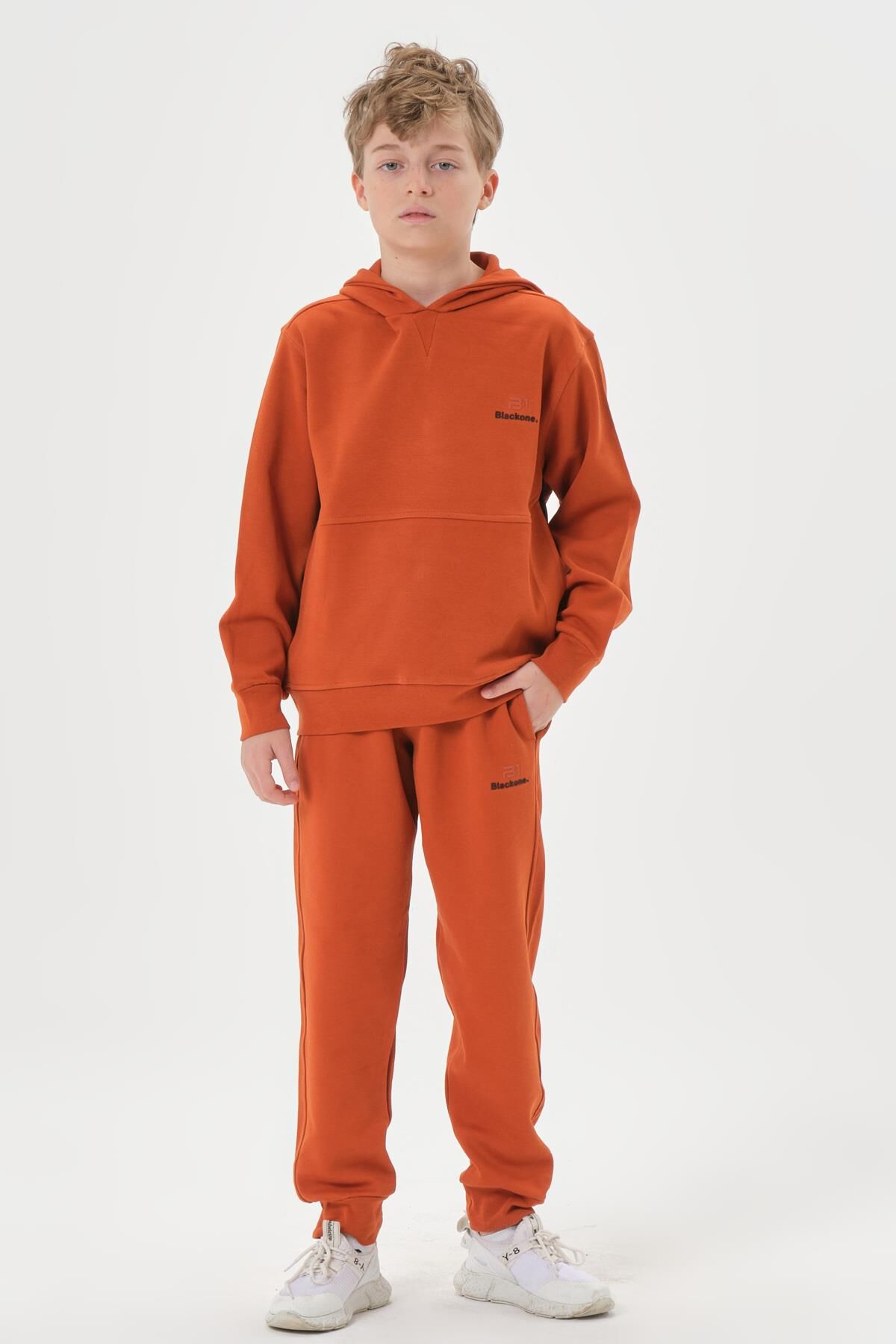 Kapüşonlu Çift Cepli Nakış Detaylı Erkek Çocuk Eşofman Takımı