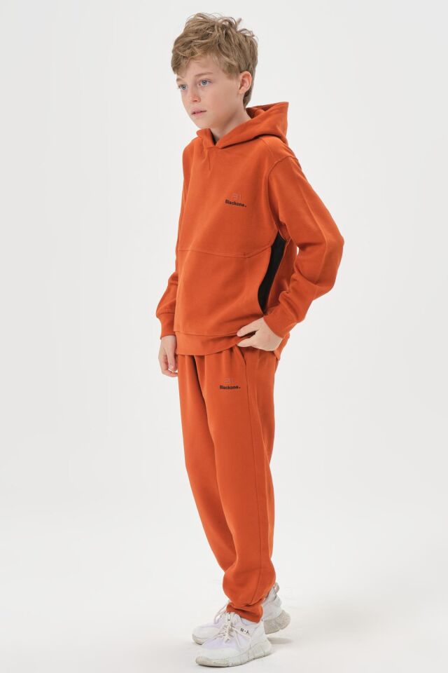 Kapüşonlu Çift Cepli Nakış Detaylı Erkek Çocuk Eşofman Takımı