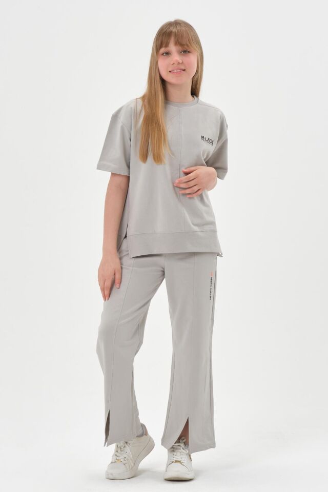 Black One Kız Çocuk Bisiklet Yaka Baskılı Yırtmaç Paça Detaylı Ekoseli Diyagonel Jakar Kumaş Alt üst takım