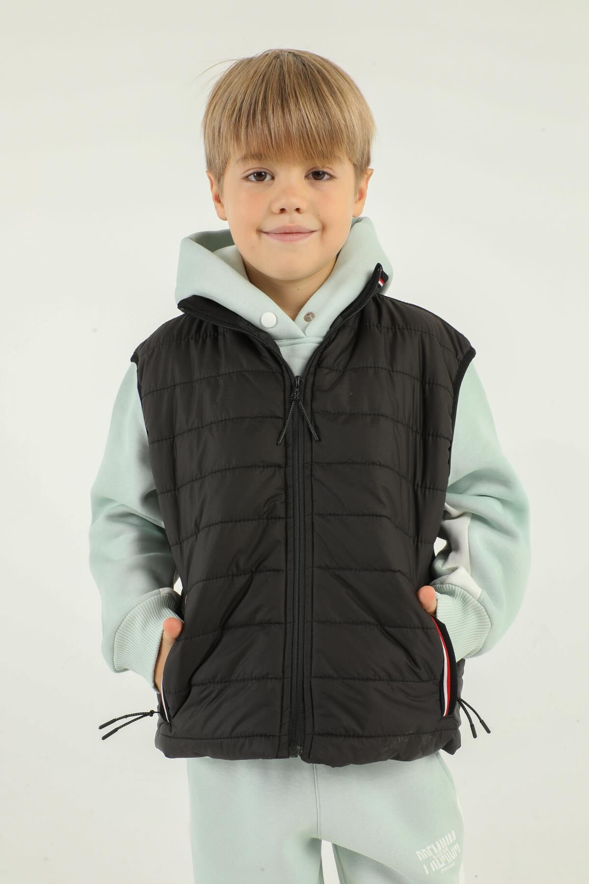 Dik Yaka Fermuar Detaylı Erkek Çocuk Yelek