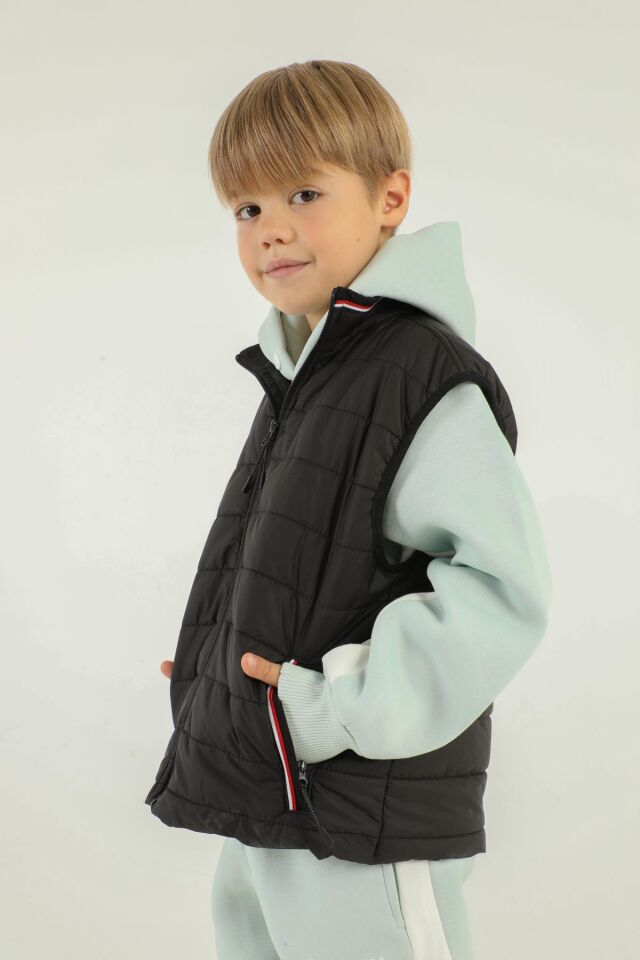 Dik Yaka Fermuar Detaylı Erkek Çocuk Yelek