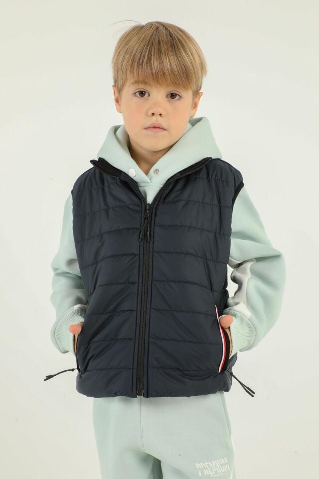 Dik Yaka Fermuar Detaylı Erkek Çocuk Yelek