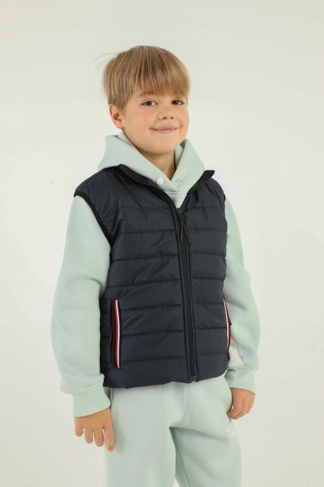 Dik Yaka Fermuar Detaylı Erkek Çocuk Yelek