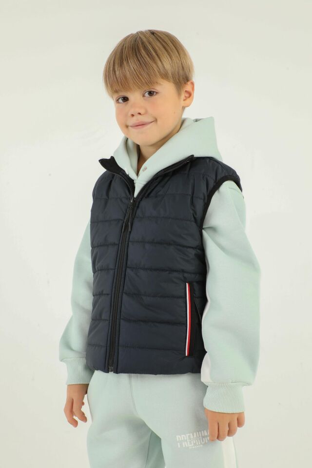 Dik Yaka Fermuar Detaylı Erkek Çocuk Yelek