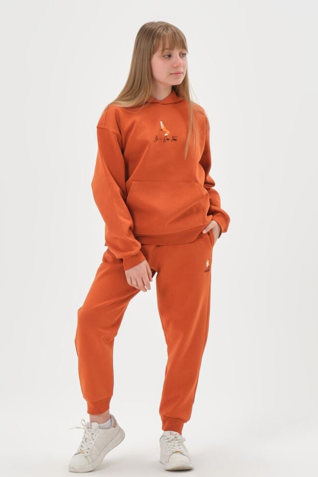 Kapüşonlu Nakış Detaylı Kız Çocuk Eşofman Takımı