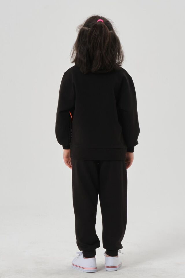 KIZ ÇOCUK BİSİKLET YAKA ÇELİKLİ İNTERLOK KUAMŞTAN BASKI DETAYLI EŞOFMAN ALT ÜST TAKIMI