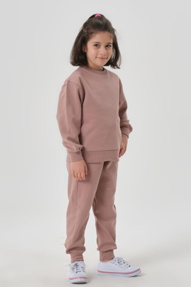 KIZ ÇOCUK BİSİKLET YAKA ÇELİKLİ İNTERLOK KUAMŞTAN BASKI DETAYLI EŞOFMAN ALT ÜST TAKIMI KOYU VİZON - 3-4 Yaş