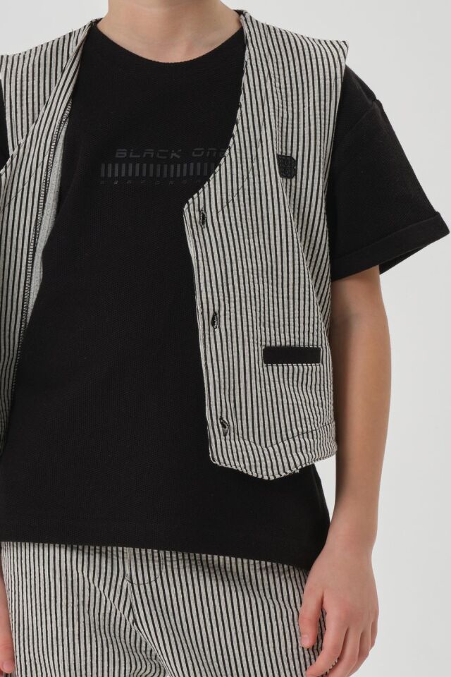 Petek Kumaştan Baskı Detaylı Erkek Çocuk Alt Şort Üst Bisiklet Yaka T-shırt Yelek Takımı SİYAH - 3-4 Yaş