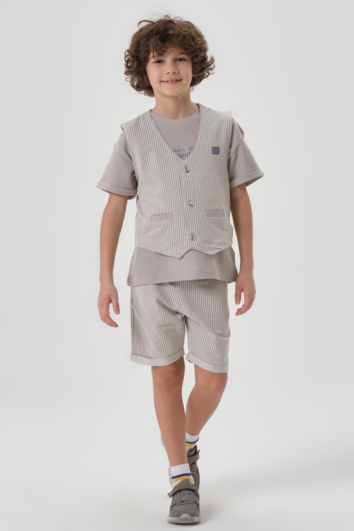 Petek Kumaştan Baskı Detaylı Erkek Çocuk Alt Şort Üst Bisiklet Yaka T-shırt Yelek Takımı GRİ - 3-4 Yaş